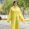 أزياء قابلة لإعادة الاستخدام إيفا شفافة مخصصة البلاستيك معطف المطر ماء أصفر معطف واق من المطر